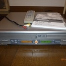 シャープ　Hi－Fiビデオ一体型DVDプレーヤー　２０００円で売...