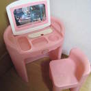 (値下げ)子供用のピンクドレッサー　化粧台 
