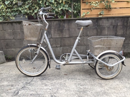 売り切れました。三輪自転車新たに入荷しました！鹿児島市 中古自転車  三輪自転車 （SWING CHARLIE） チューブタイヤ、前かご、後ろカゴ、スィング切替、固定ブレーキ、ライト点灯手元切替付き