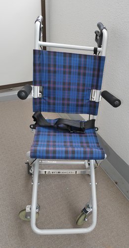 軽量簡易式折りたたみコンパクト介助車椅子/車イス