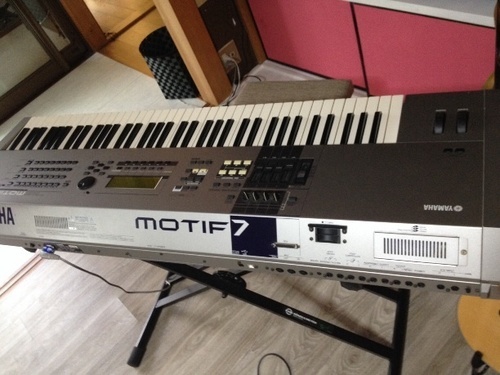 鍵盤楽器、ピアノ YAMAHA motif7