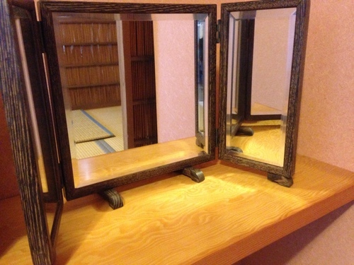 屋久杉の置き型三面鏡