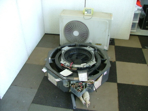 格安中古エアコン　短期３年使用　業務用冷暖エアコン５馬力。　単相２００ｖ、三菱ＭＲスリム　天井付け　使用感少。
