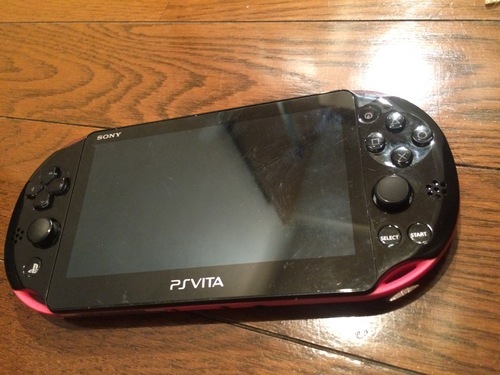 PS Vita ピンク・ブラック 箱説明書あり 小傷アリ 譲ります