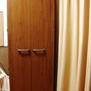 木製の収納戸棚　前扉のポケット収納が便利