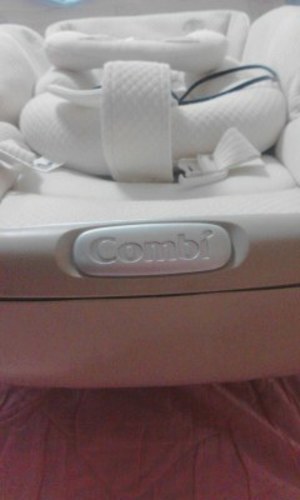 （ありがとうございました☆取引終了）ｃｏｍｂｉ（コンビ）電動スイング付ハイローチェア　ロワイヤルオートスイング