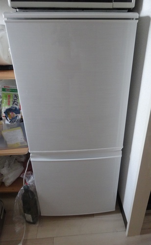 2012年製　シャープ　137L冷蔵庫