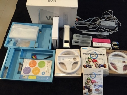 wii！ほぼ新品。マリオカート付き。