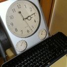 壊れた時計とキーボードとシュレッダー