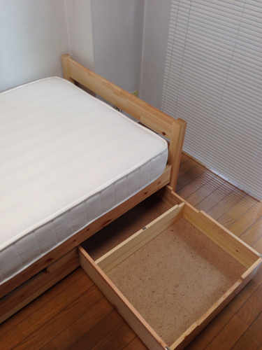 【無印良品】パイン材ベッド シングル (そね) 西新宿五丁目のベッド《シングルベッド》の中古あげます・譲ります｜ジモティーで不用品の処分