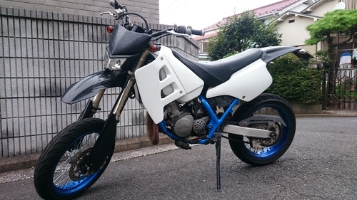 モタード Suzuki TS125R(SF15A). DT125R, KDX125, KDX220 Dトラッカー, YZ125, TS200R