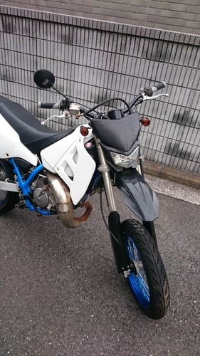 モタード Suzuki TS125R(SF15A). DT125R, KDX125, KDX220 Dトラッカー, YZ125, TS200R