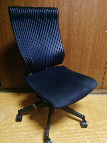 ITOKI　イトーキ　スピーナチェア　定価１０万の品です。