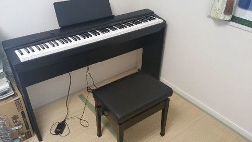 わりとキレイな簡易式の電子ピアノです。ピアノ始めてみようかな？位の方にはお薦めします。