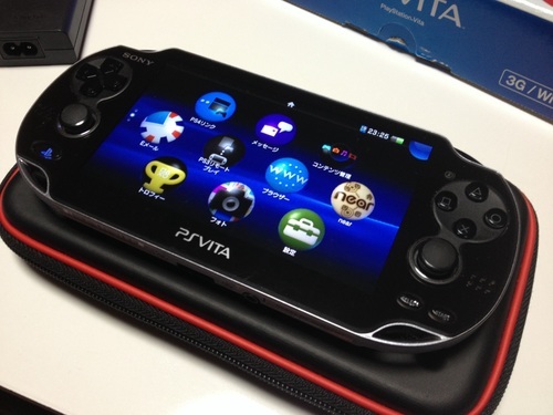 PS Vita 箱、説明書などあり、ソフト４本セット