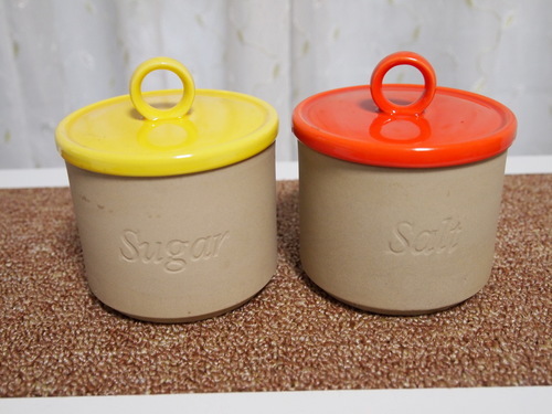 美品 オシャレな陶器の調味料入れ 砂糖 塩 Nutee 葛飾の食器 その他 の中古あげます 譲ります ジモティーで不用品の処分