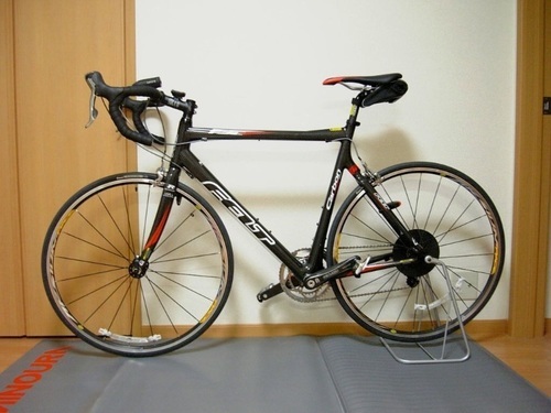フルカーボンバイクと機材一式