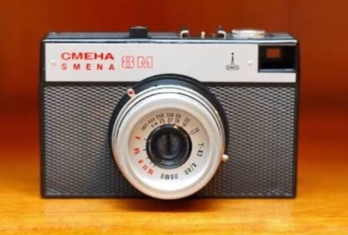 入手困難。レトロカメラの王様。SMENA 8M。通称スメ８。17000円相当のSplit cameraもセットに。