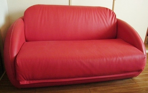 【取引中】２人掛け日本製ソファーベッド、赤色。ワンアクションでベッドに。
