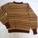 クリーム色とえんじ色のセーターです。　ハンドメイド。　手編み。