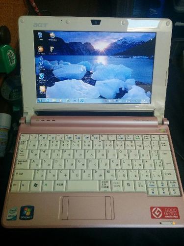 商談中、お早めに。Windows10 Acer ASPIRE one  Atom  8.9インチLED液晶、綺麗なピンク　女性向け　新品外付けDVDスーパーマルチつき。