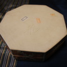 蓮華紋金襴手八角陶箱　内海市雅作