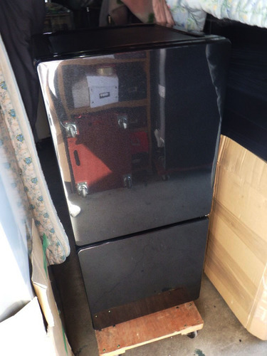 ユーイング 110L 2ドア冷蔵庫（ブラック）UING UR-F110E