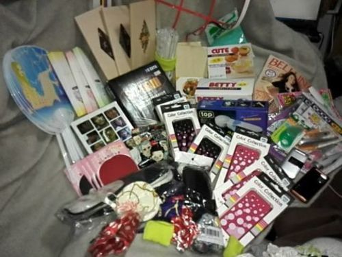 一部内容変更☆生活電気系雑貨詰め合わせ福袋★韓国DVD11000円、スマホカバー６つ、携帯サンプル２台含む