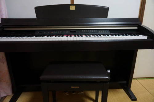 ヤマハ　クラビノーバ　CLP-240　高低自在椅子２つ付き　【ＹＡＭＡＨＡ電子ピアノ】