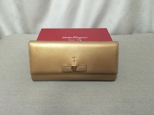 Salvatore Ferragamo　フェラガモ長財布