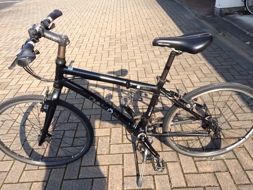 DAHON　ダホン　cadenza 26インチ　Mサイズ　クロスバイク　2×8　自転車　折りたたみ（２つに折れます）　ポンプ内臓　エルゴグリップ　スタンド付き　要タイヤ交換