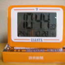 巨人ファン必見（温度計付き）新品のロゴ入りの卓上電波時計を３０００円で