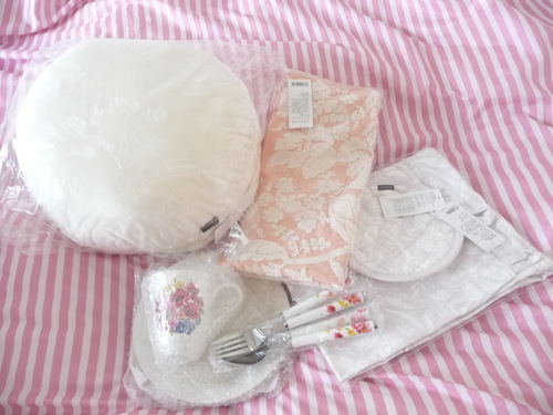 新品未使用 フランフラン福袋15ピンクマカロンクッション他とても可愛いです りぼんちゃん 小田急 相模原のその他の中古あげます 譲ります ジモティーで不用品の処分