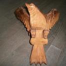 木彫りの鷹と台値下げしました