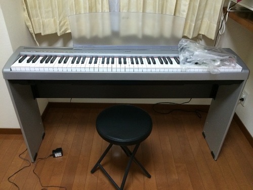 YAMAHA の電子ピアノ