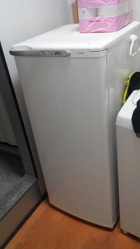 三菱冷凍庫立て式１２２L