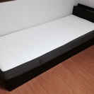 IKEAのシングルベッドをお譲りします．