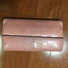 値下げしました。GUCCIのピンクの財布と箱
