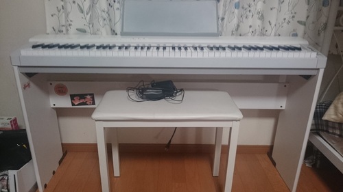 電子ピアノ　CASIO Privia PX-135白 ACアダプタ・別売りスタンド・イス付