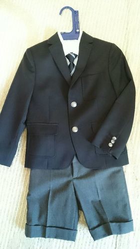 男児フォーマルスーツ  バーバリー120売ります