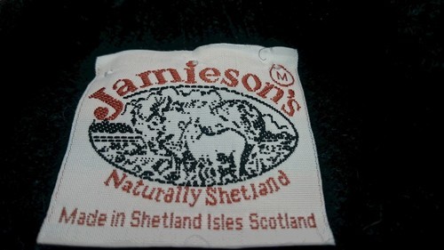 「Jamieson's(ジャミーソンズ)／スコットランド製 」のクルーネックニットセーター（１回試着のみ）売ります。