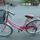 無料配達地域あり、26インチ、整備したピンク色の中古自転車を自転...