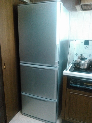 シャープ冷蔵庫SJ-WA35Y-S　３ドア　３５０L　２０１４年製　１年半使用