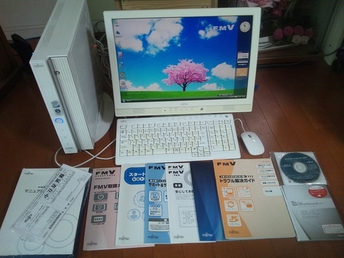 【値下げ】19インチディスプレイ付きWindows VistaデスクトップPC