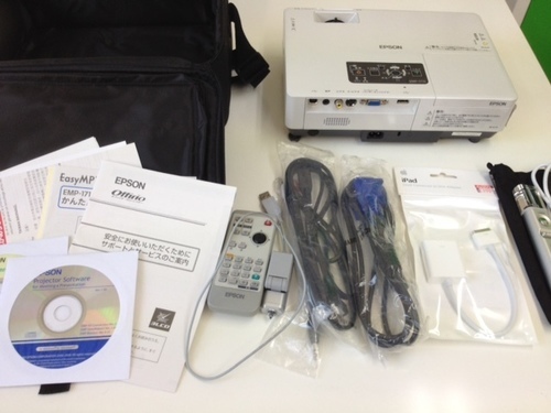 済：Epsonオフィリオ　プロジェクタ　EMP1715　付属品完品　参考上代408,240円