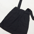 黒のつりスカート