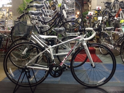 新車 ＧＩＡＮＴ ＡＶＡＩＬ２　女性専用設計のアルミロードバイク ＸＸＳサイズ