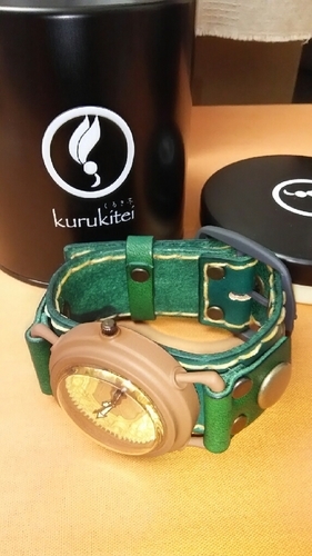 ストア ドラマでも使用される「くるき亭」のおしゃれな腕時計 