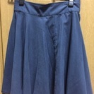 紺色のスカート