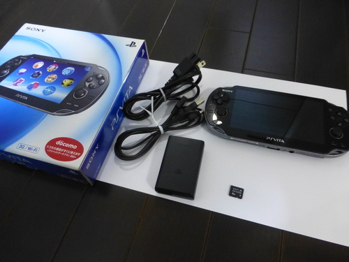 【取引完了】PS vita PCH1100 ab01 クリスタルブラック　3G/Wi-Fi　本体　中古（4GBメモリ付き）